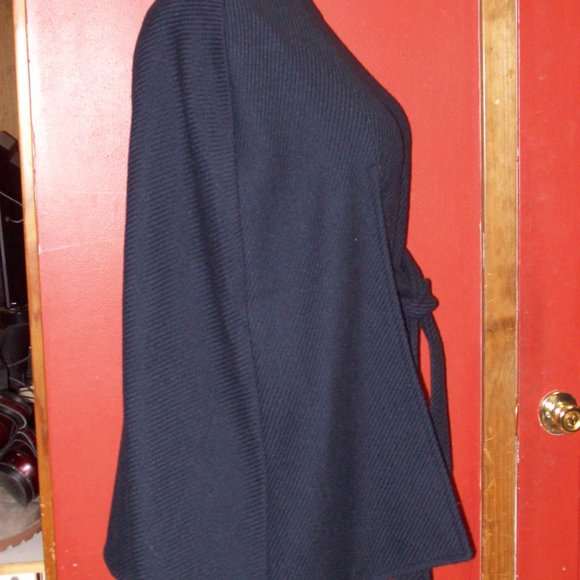 Joan Rivers coat size XL  Navy button Collar cape with tie belt.  XL - Picture 13 of 14